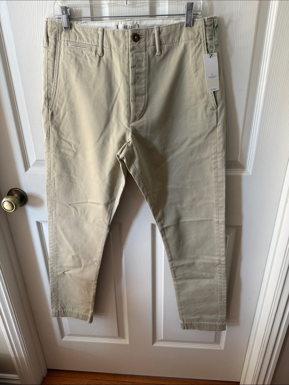 American Eagle Outfitters AE77 Khaki Chino Pants Sz 32/32.  Box44